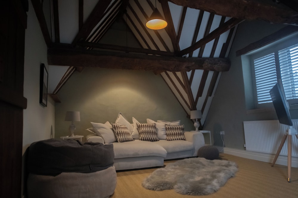 Mill House & Cottage - on Cotswold Way