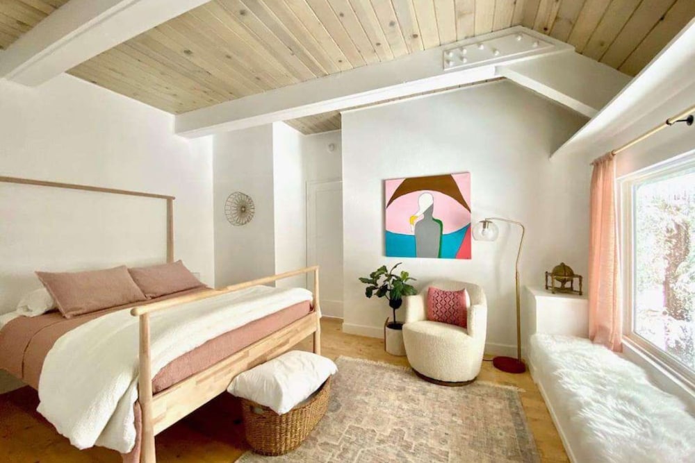 Oak and Luna by Avantstay Beautiful Big Bear Home w Hot Tub Home Theatre Ping Pong