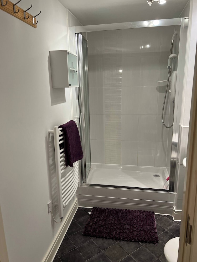 Newly Decorated Studio Apartment -city Centre- Sleeps 2