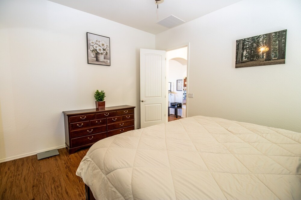 Cozy Granville Retreat W/ Modern Amenities 3 Bedroom Home