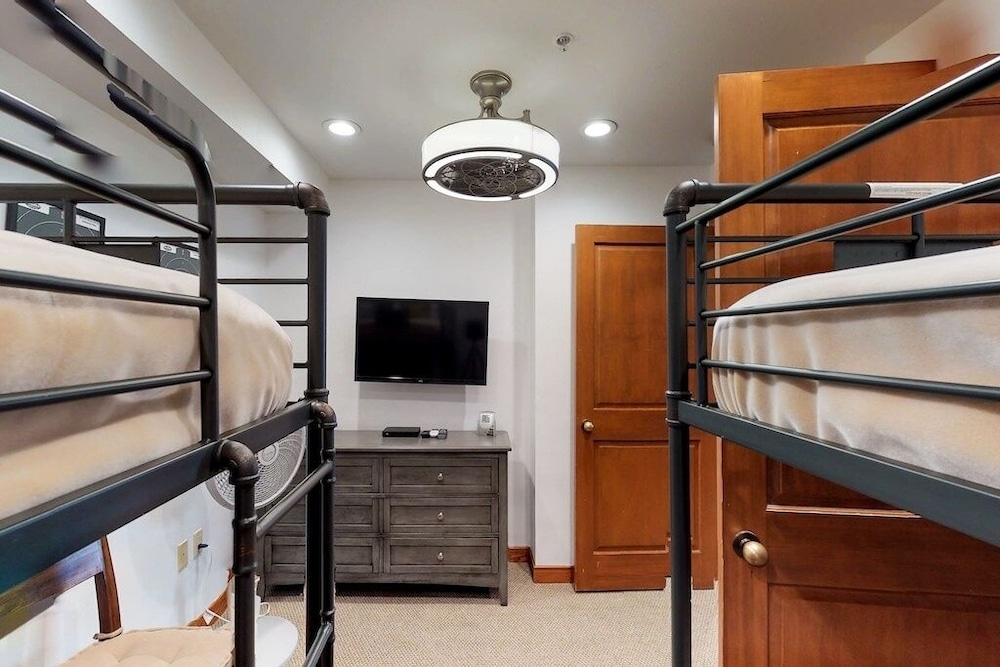 Eagle Springs East 1 & 2 Bedroom Condos