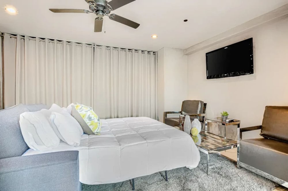 7 Br 2 Hot Tubs Rooftop Beach Block Ocean View