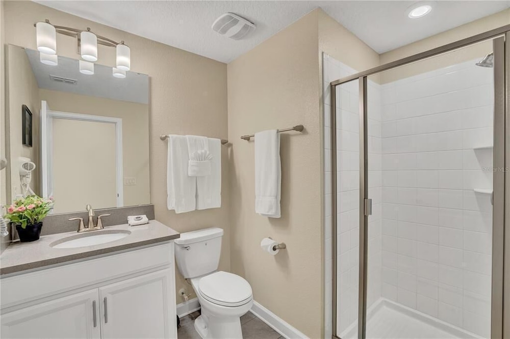 5021 WA - Stunning Townhome With Private Pool