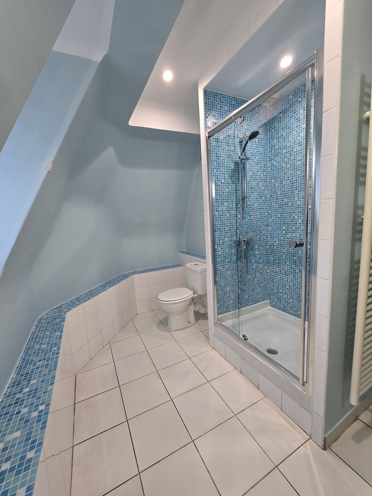 Castel Bayeux Guesthouse