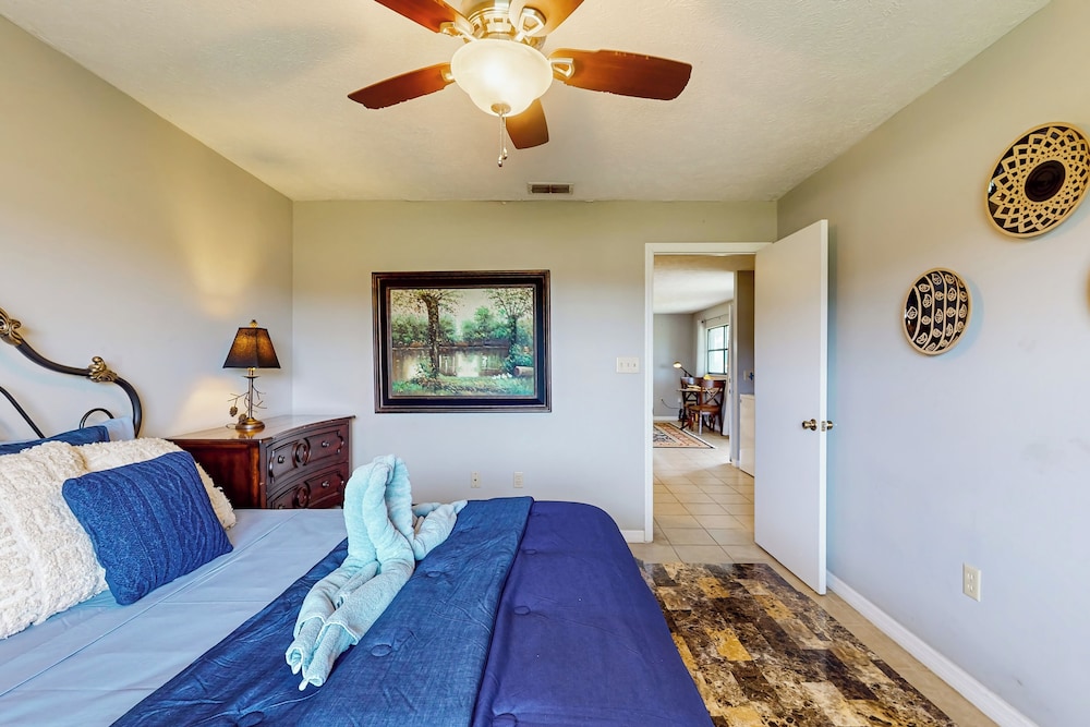 1 BR Guesthouse w/ Full Kitchen & Lake View