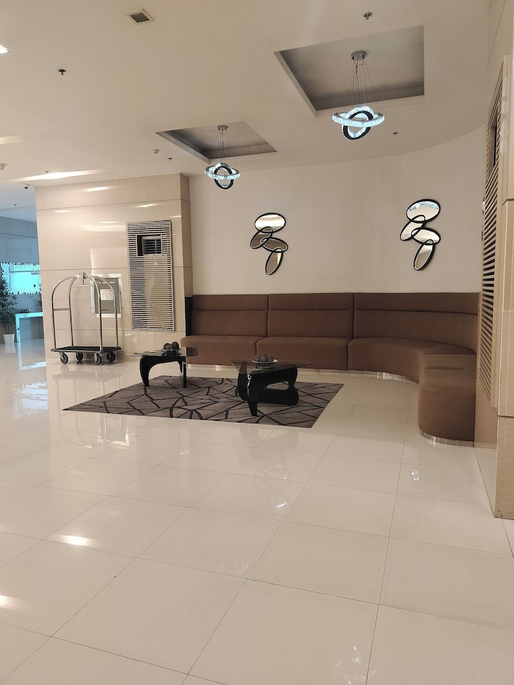 Spacious 1-bedroom Condo in Quezon City With Private Pool