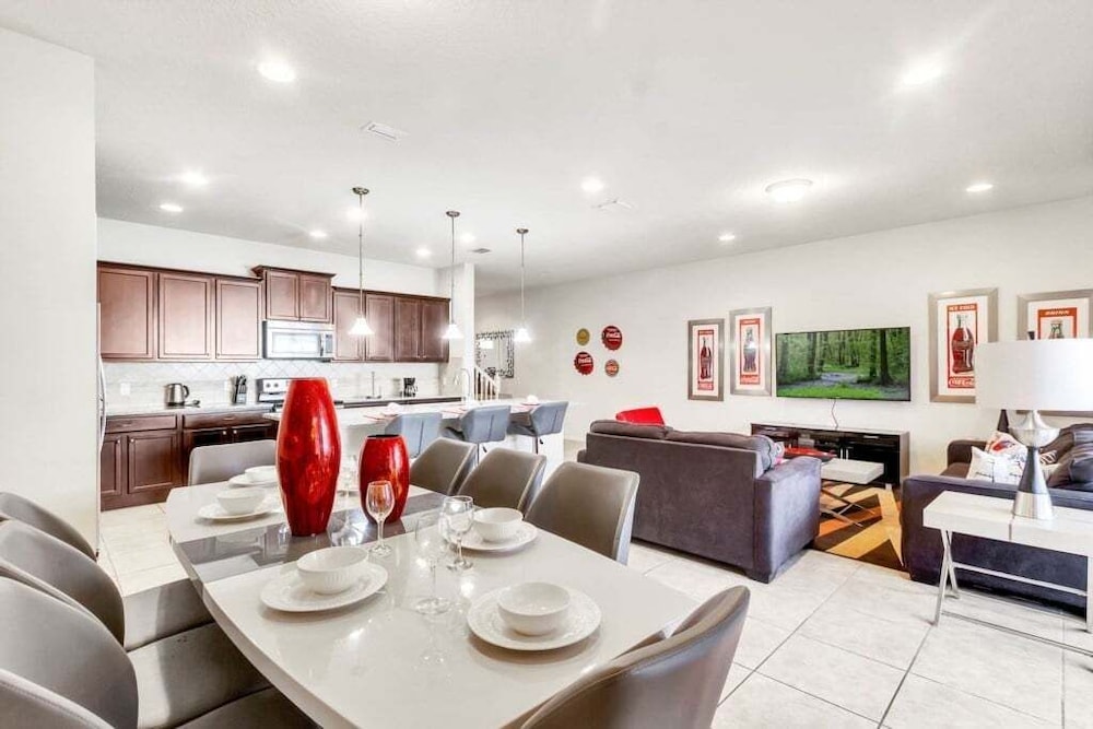 Beautiful Tranquil Relaxing Home With Private Pool 4 Bedroom Townhouse