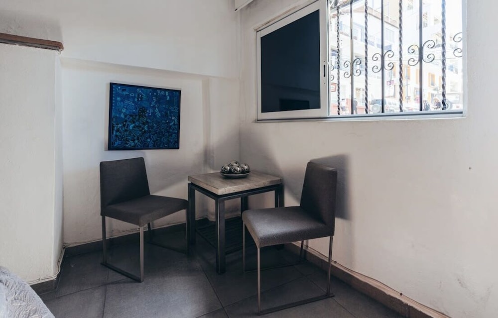 Cozy 2BR King Beds - Rooftop Pool - Fast Wifi