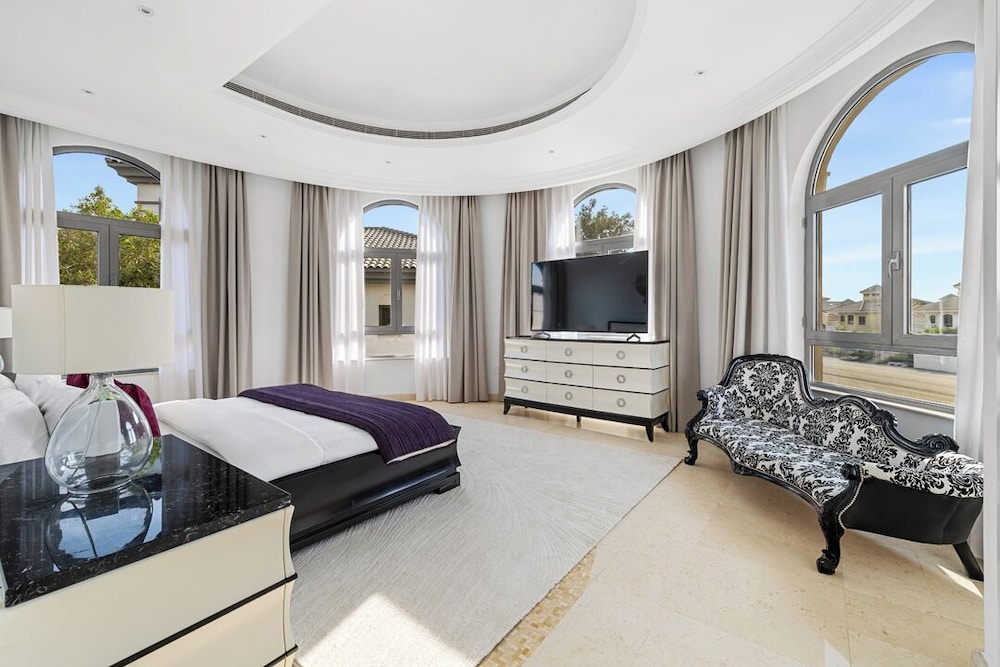 5BR M Private Villa Direct Beach Access