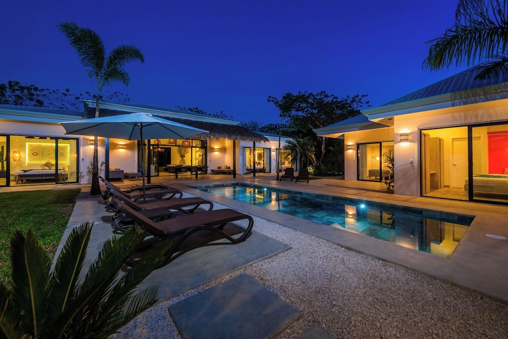Duna Property - 2 Villas 2 Pools 7 Br Luxury Oasis Centrally Located