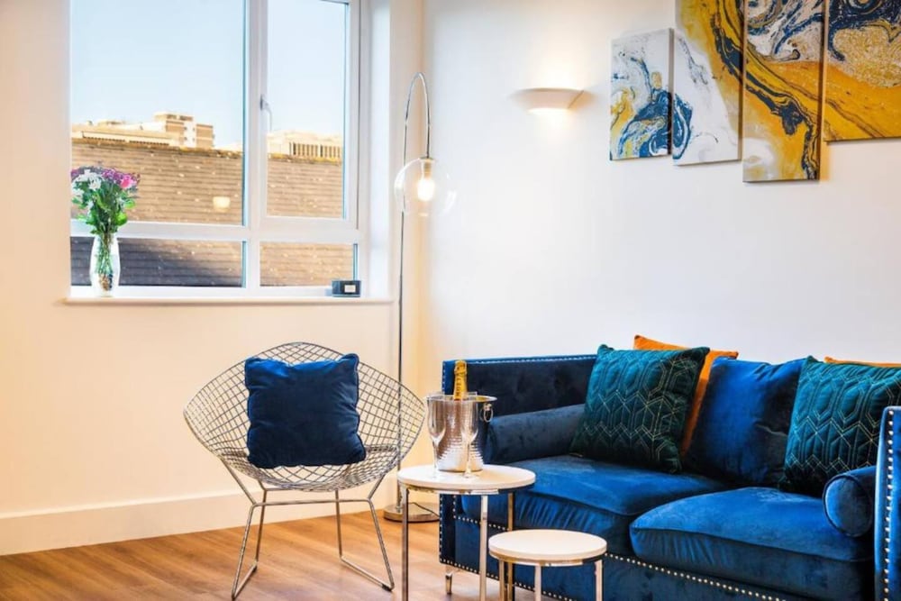 Chic & Stylish 2BD Flat in Picturesque Bristol