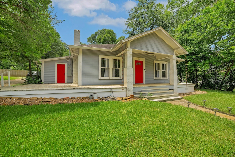 Magnolia House Walk To Festival Park 3 Bedroom Home
