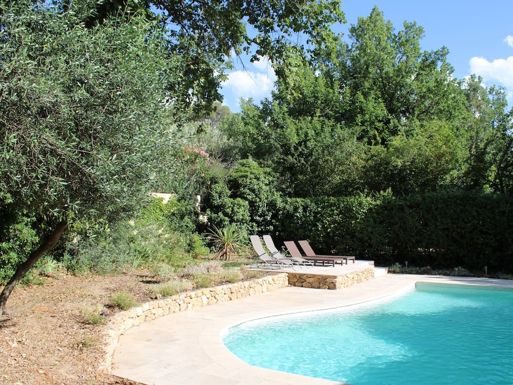 Beautiful House With Large Garden