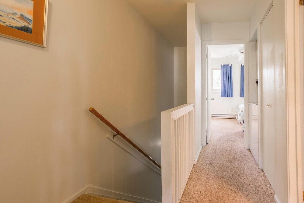 Mariners Court 204