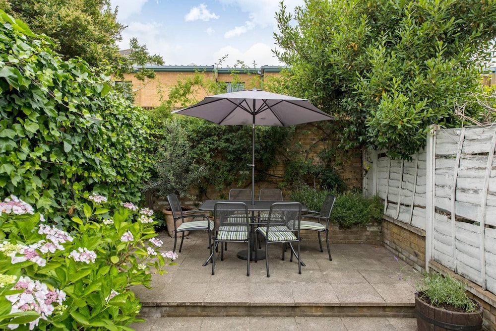 Delightful 2-bed Home Fulham