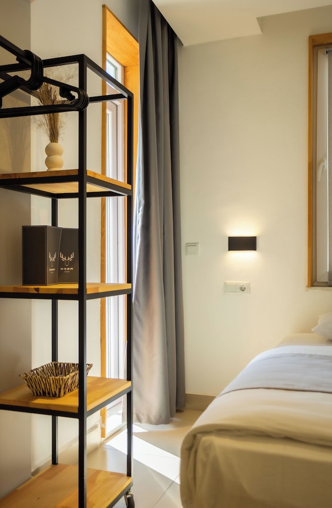 Deer Hotel & Hostel