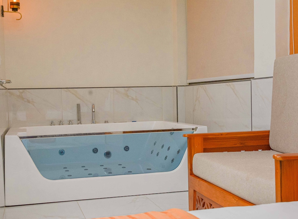 Best Western Jangwani Sea Breeze Hotel