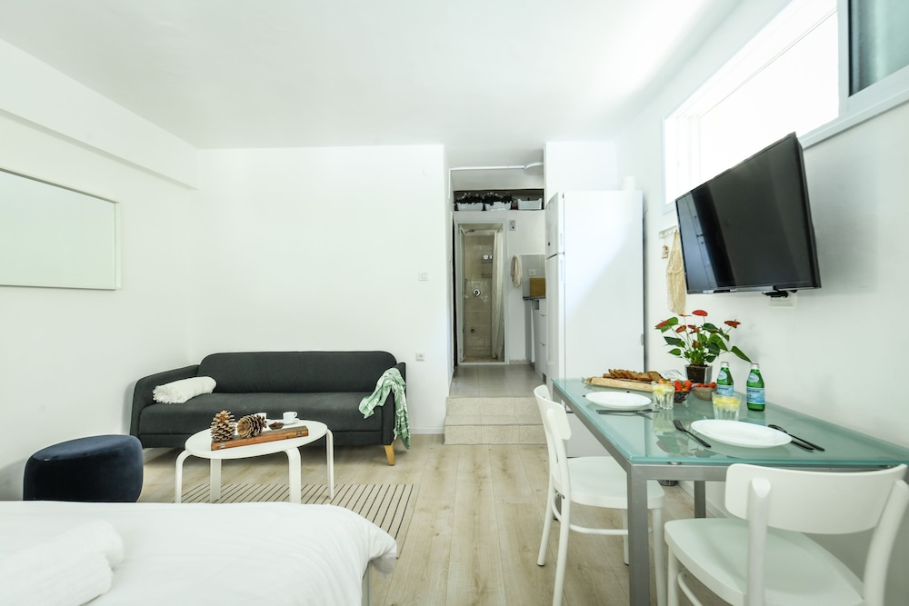 CozyStudio Apt in a vibrant neighborhood view 4