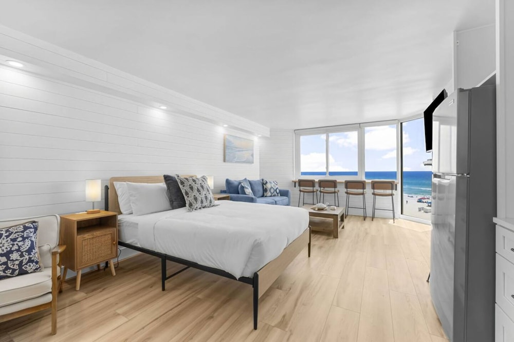 Beach Front Ocean View Condo - Top of the Gulf 521