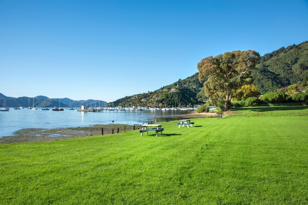 Bay Vista Waterfront Motel Picton
