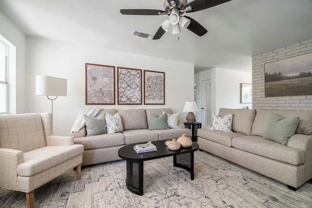 Luxe Poolside Retreat W/sauna-minutes From Downtown!