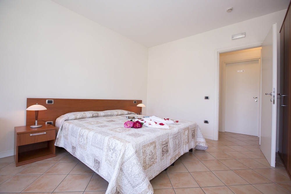 Porto Letizia S4 photo 2