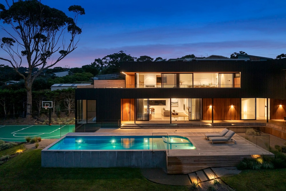 Blanc de Noir Luxe Grandeur Heated Pool and Spa