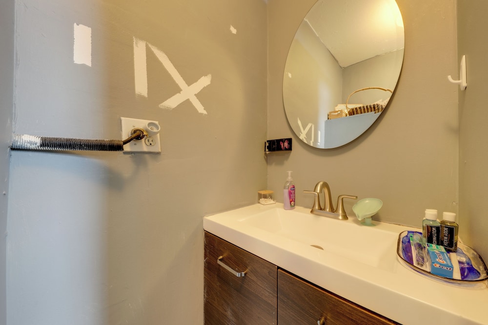 8 Mi to Beach: Pet-friendly Fort Lauderdale Studio