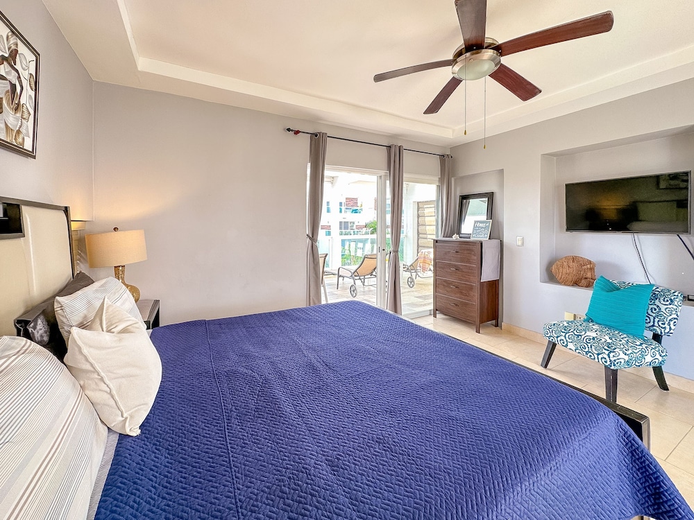 Gorgeous 1 BR PH Apartment w Jacuzzi view 3