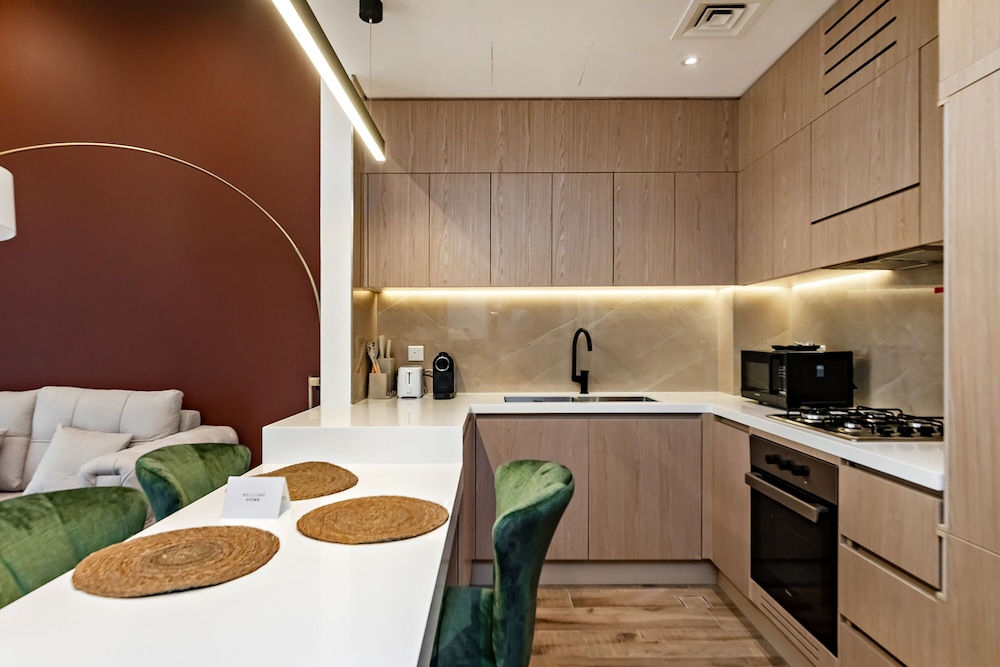 Oakley Square 1BR Apartment with maid's room
