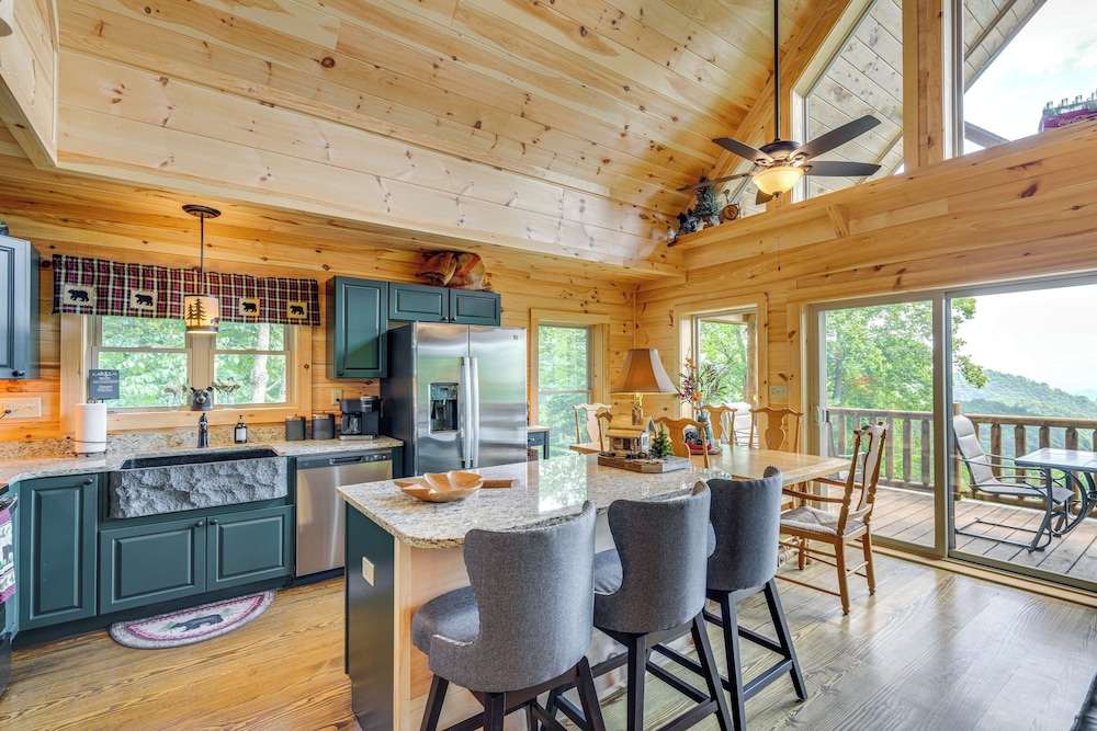 Hot Tub, Game Room & Views: Mars Hill Mtn Retreat!