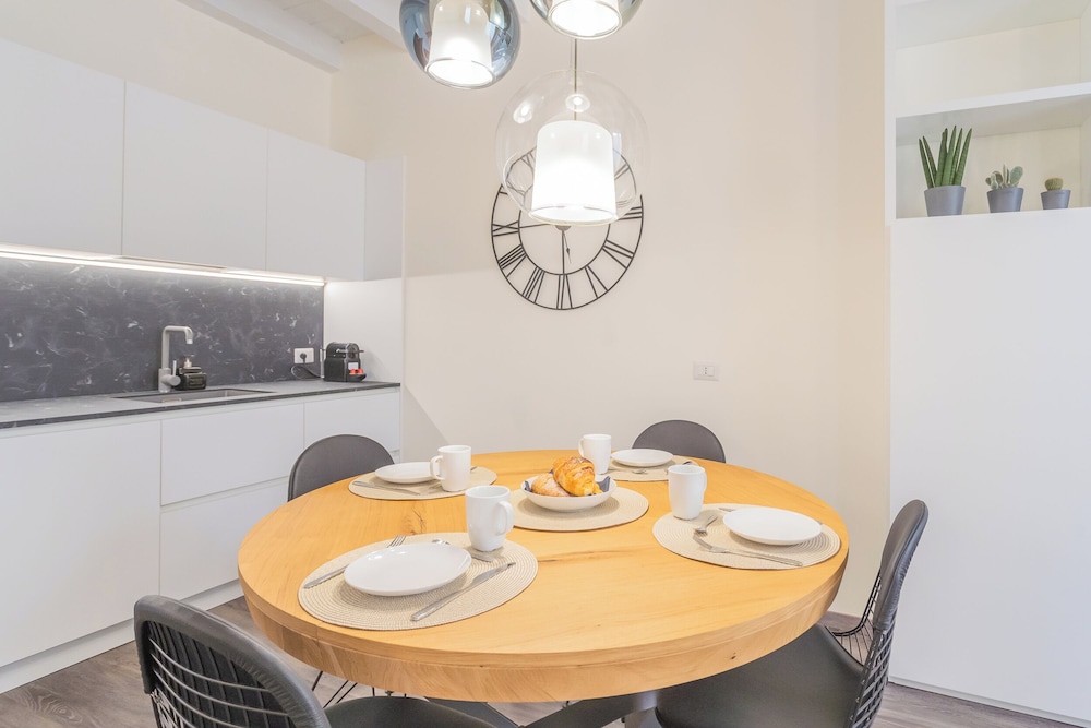 Modern & Stylish Apartment in Como City by Rent all Como