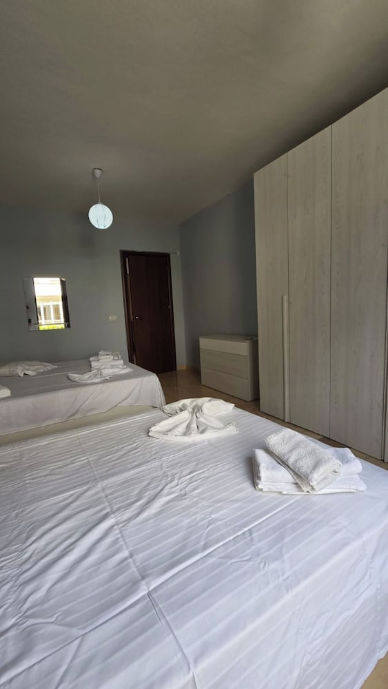 Tirent Apartment - Cozy Bedrooms Stay by Golem Beach.