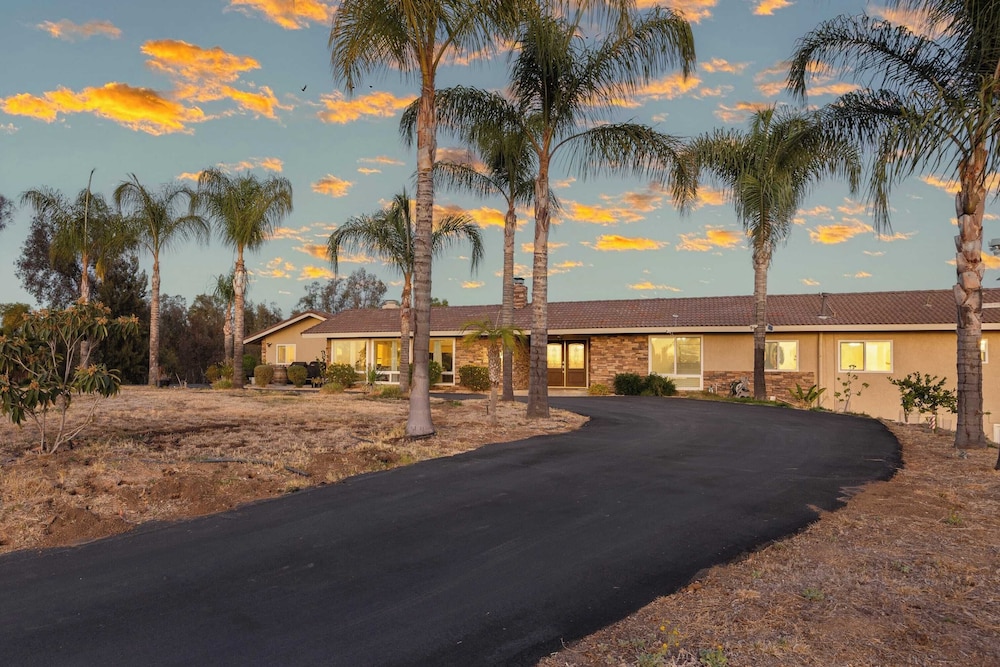 Bordeaux by Avantstay Private Pool, Hot Tub & Game Room Near Temecula