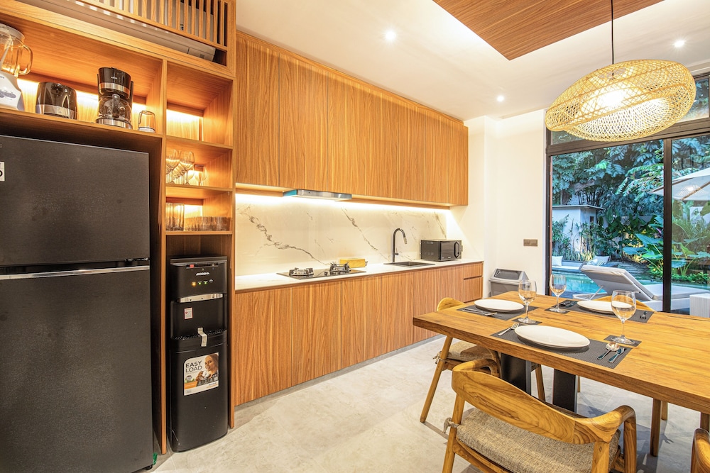 Enchanting 5BR Canggu Villa Moments to Sea