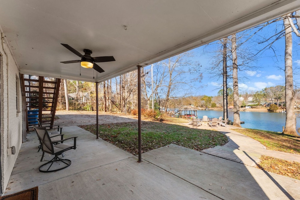 Waking Up Norman Lakefront Getaway w Kayaks Fire Pit Lake Views