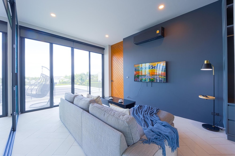 Luxury Large 3 Bedroom Pool Villa (KH-C5)