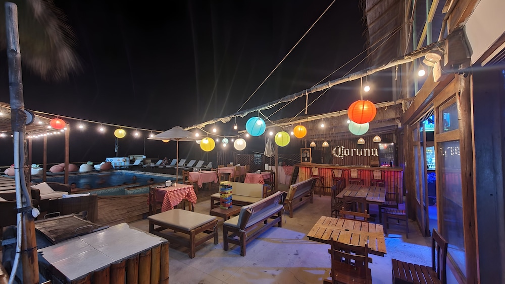 The Point Mancora - Beach Party Hostel