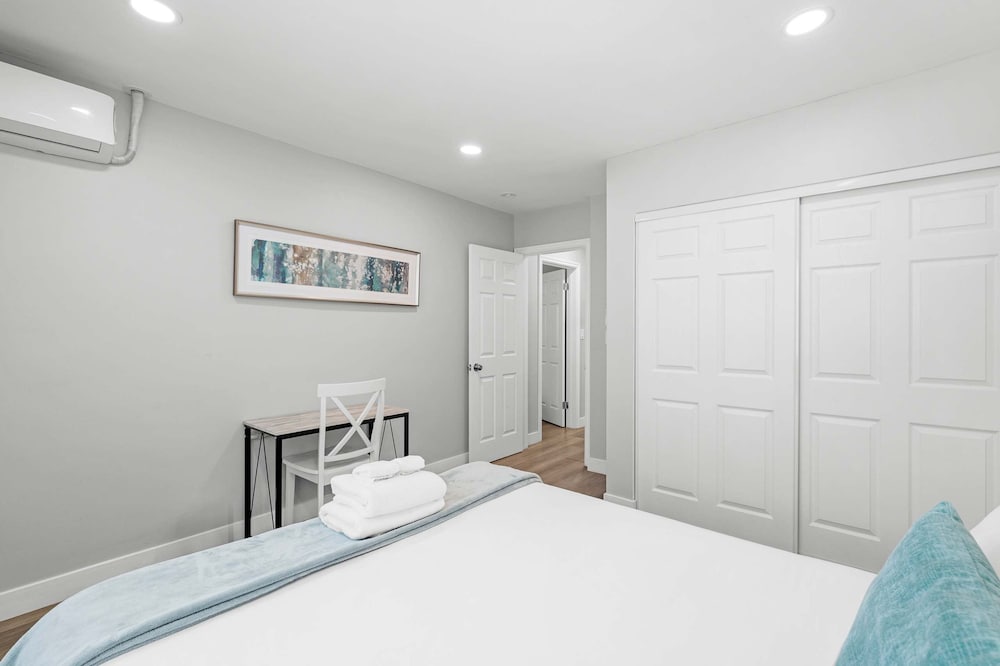 Chic Modern Stay w Patio Near LA Best Sights6