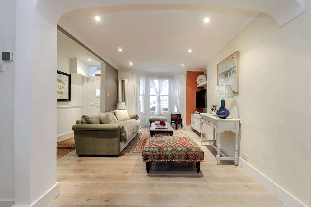 3 bed Home in Battersea With Garden