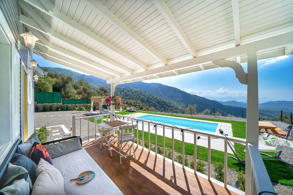 The Box House & Seaview & Private Pool