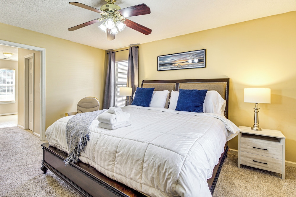 3 Mi to Hunter Army Airfield: Home w/ Serene Deck