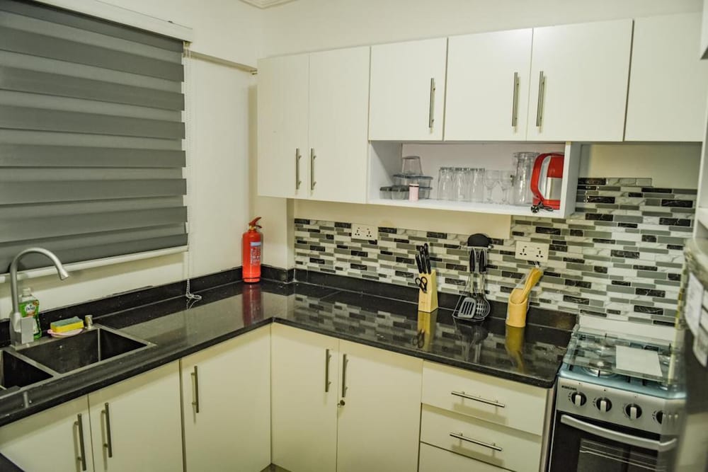 1 Bed Apartment Sleeps 2 -free Parking - Tv & Wifi