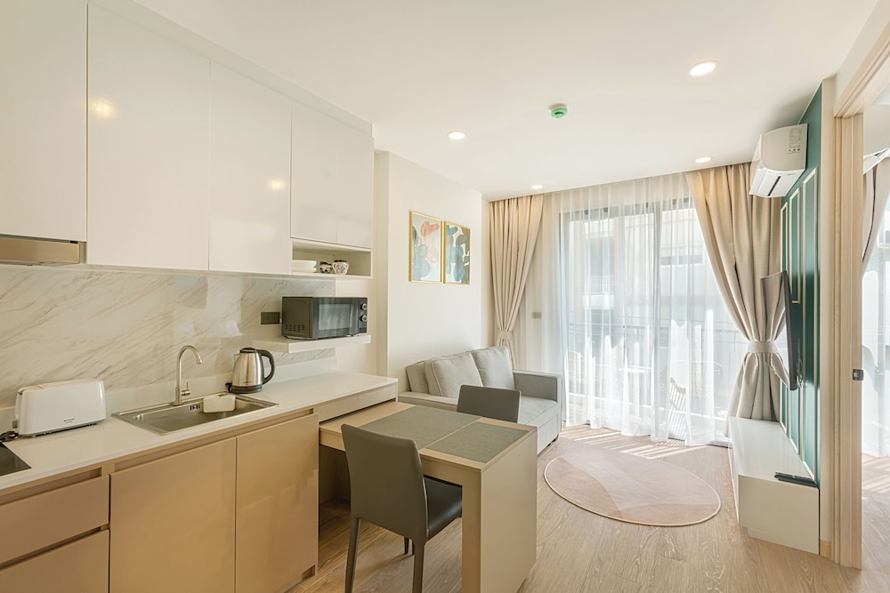 One bedroom Palmetto Condo Karon A 313