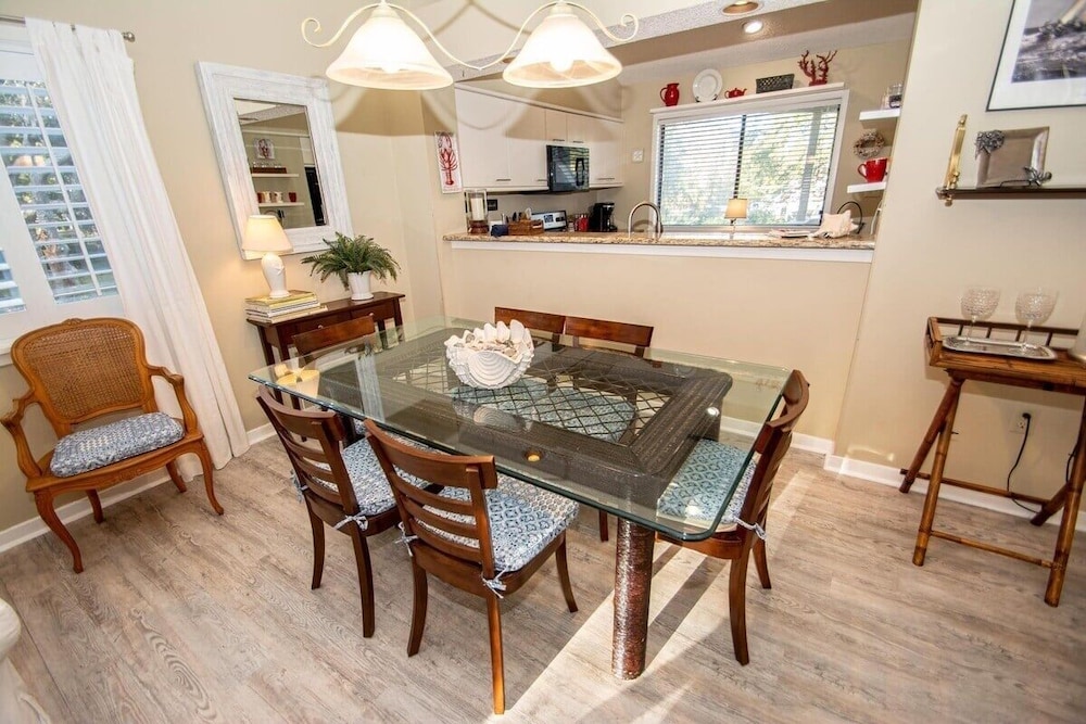 West Hyde Park 2e 2 Bedroom Condo