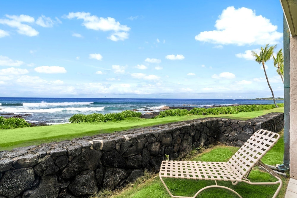 Easy Walk to Town Ocean Front AC & Wifi - Vrkcv