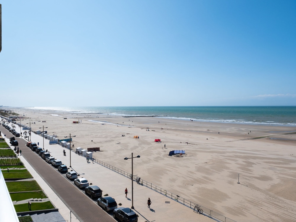 Studio on Seafront Near Tram Stop