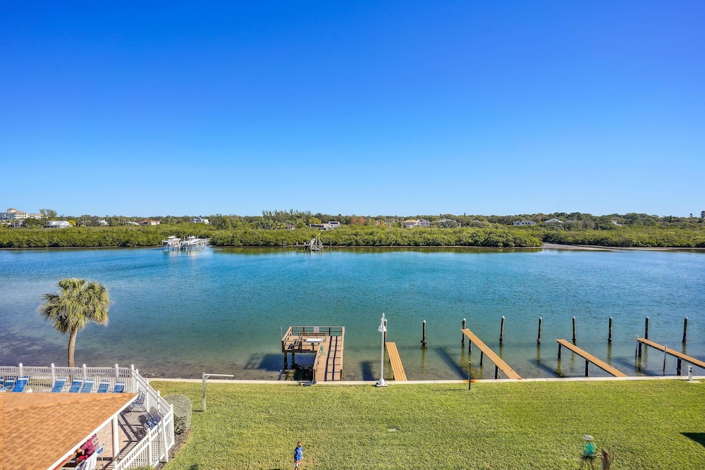Bayshore Yacht & Tennis 409 - Premier