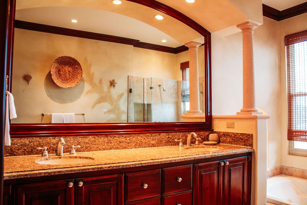 CR Luxury Los Sueños Condos