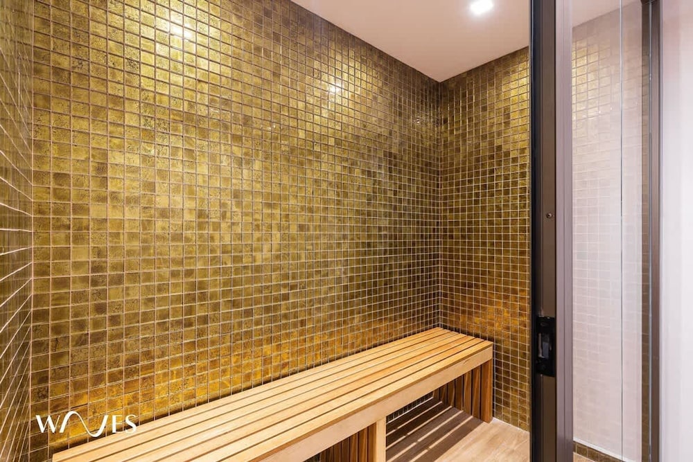 Luminous 2 BR With Roof Pool Close to Hotel Zone by Waves Management
